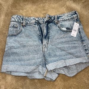 NWT PacSun Mom Shorts Medium Wash Cuffed